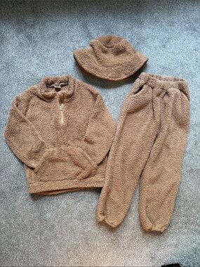 Amazon Kids Brown Teddy Fleece Matching Set with Bucket Hat